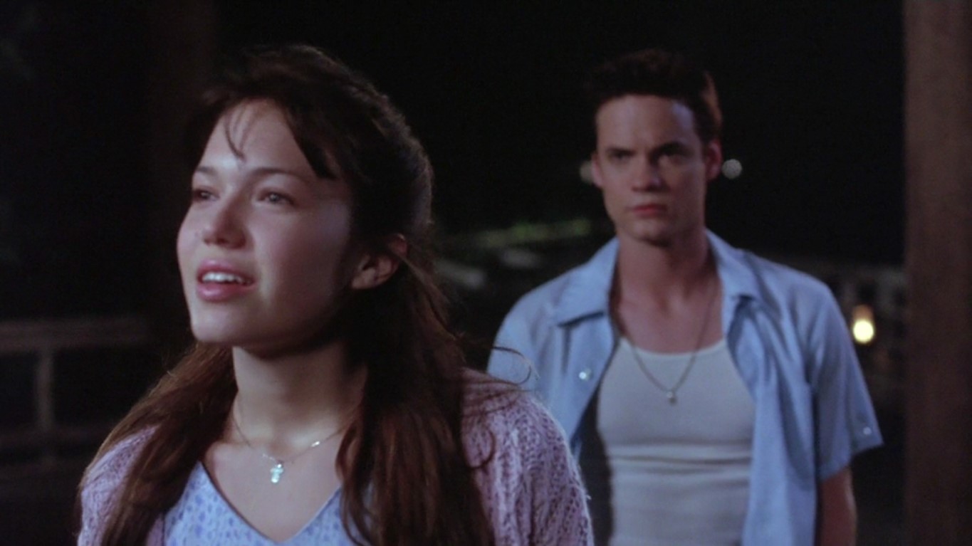 — Как ты можешь в таких красивых местах, в такие чудные мгновения, не верить в Господа?
— Видно мне не повезло...
— Он как ветер... Не видишь, но чувствуешь.
— Что чувствуешь?
— Красоту, радость, изумление, счастье, любовь... Бог во всём, что нас окружает.