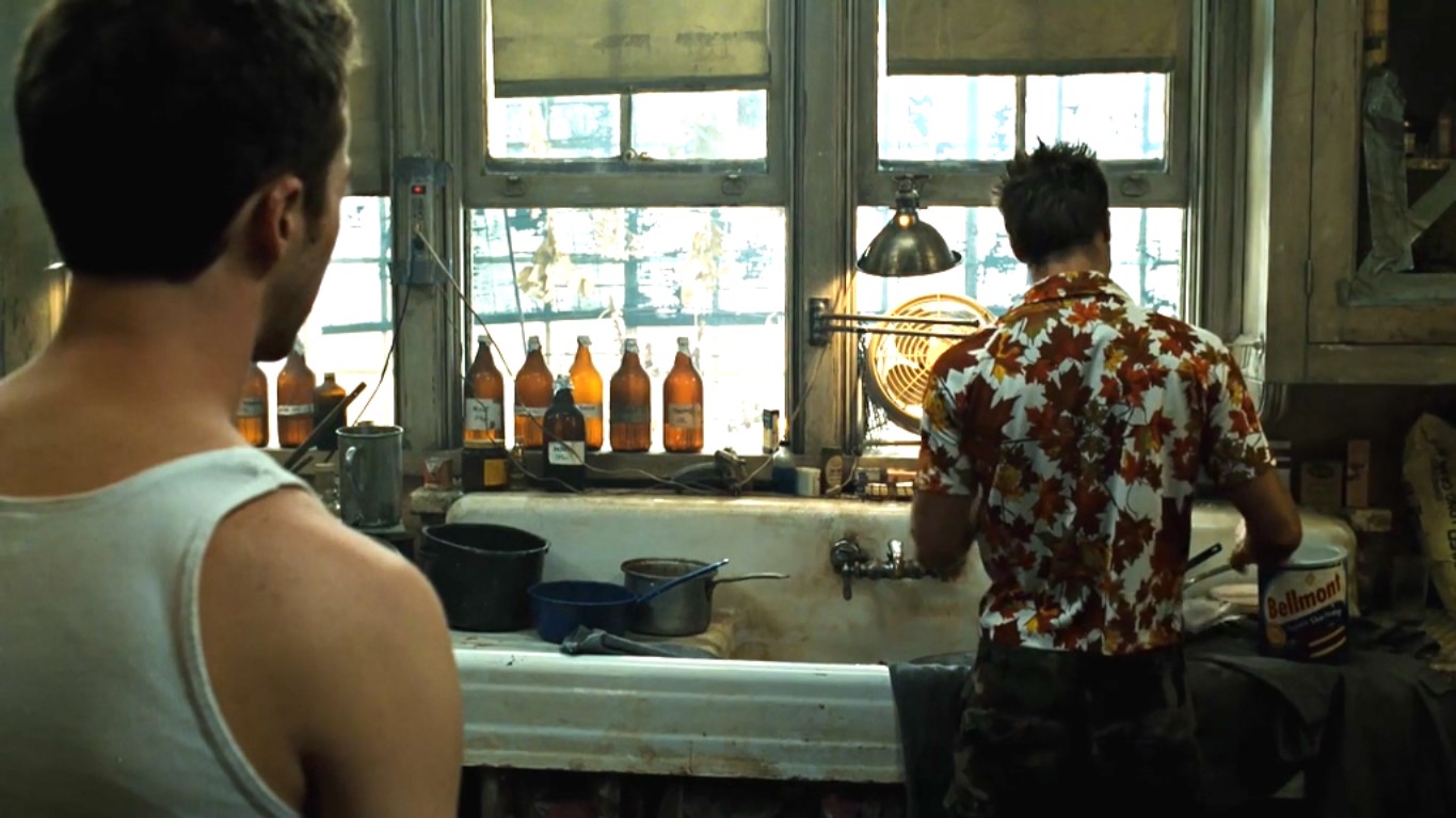 Перья, прилипшие к твоей заднице, не делают из тебя цыпленка.
============
Как перья не цепляй, цыплёнком не станешь.
============
Если воткнуть в жопу перья, не факт, что станешь павлином.