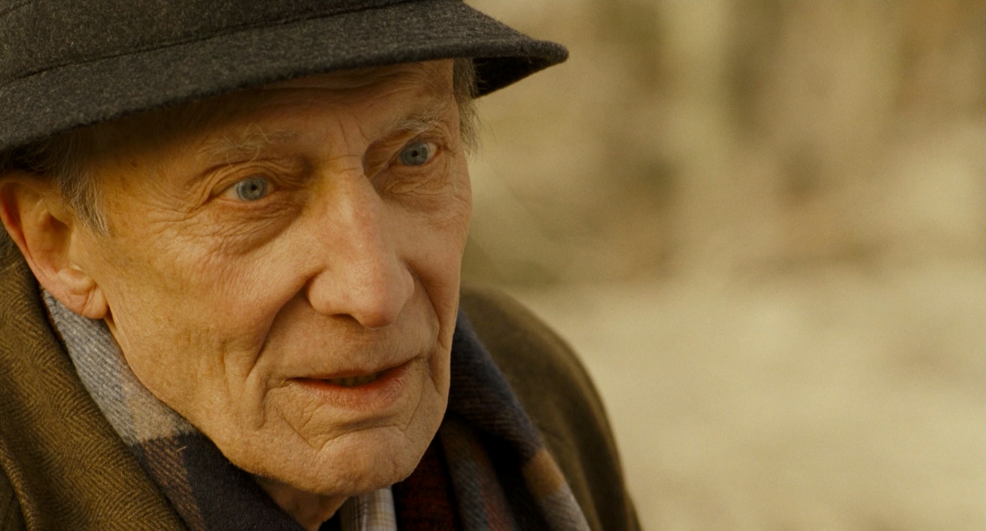 Судьба — это мост, который ты строишь в жизни на пути к своему любимому человеку.