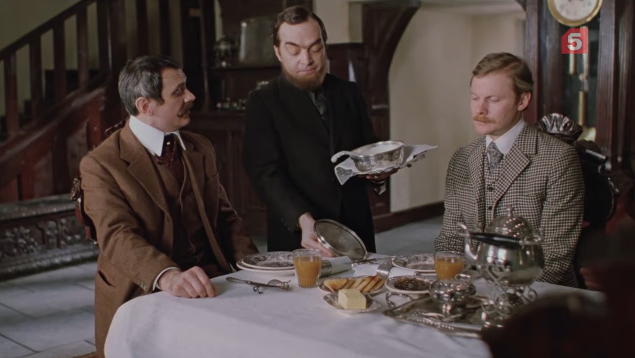 Генри Баскервиль Бэрримор — Это что, каша что ли?
— Овсянка, сэр!