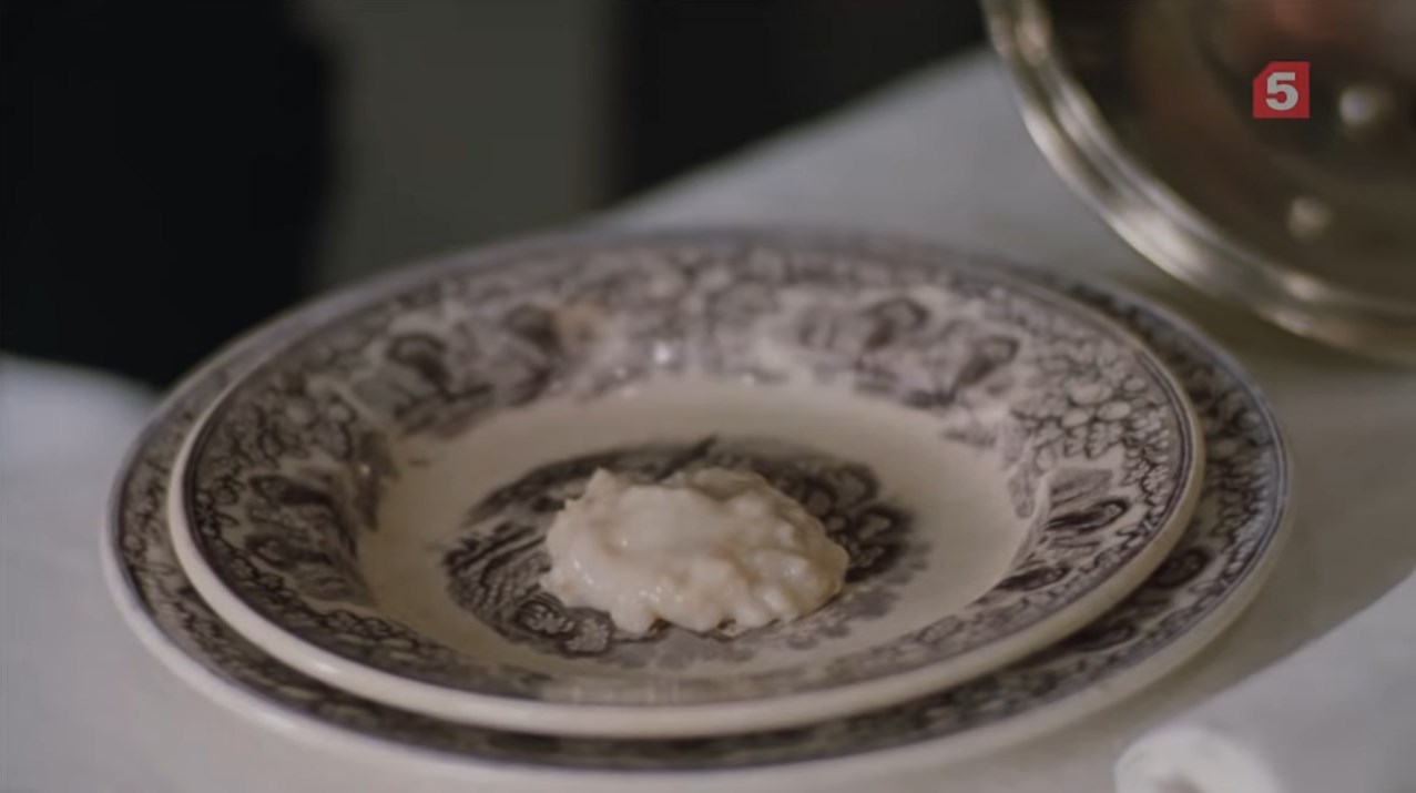 Генри Баскервиль Бэрримор — Это что, каша что ли?
— Овсянка, сэр!