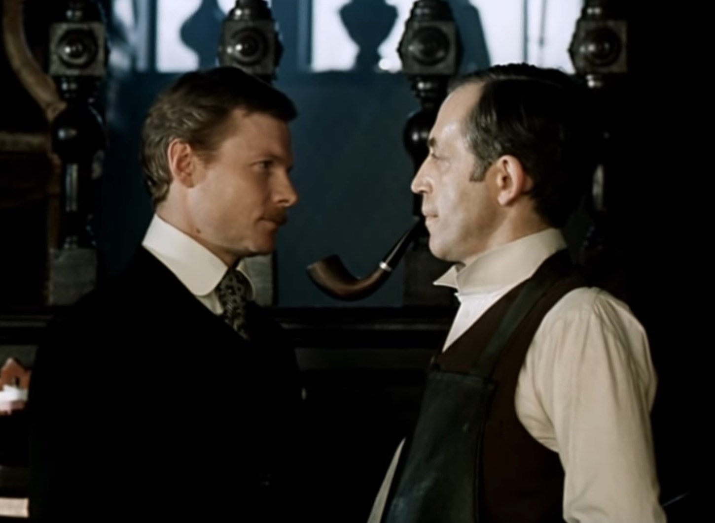 — У меня есть та же добродетель, что и у вашей хозяйки, Холмс. Я не сую нос в чужие дела.
— А я люблю совать нос в чужие дела!