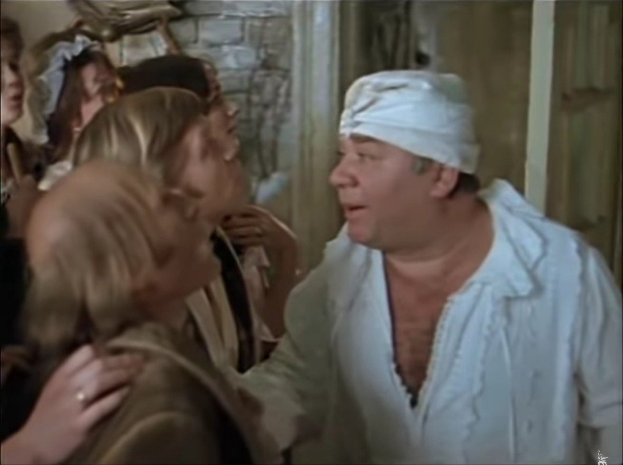 Моя дочь поступает как все нормальные люди. У неё неприятности, она палит в кого попало. Растёт дочка.