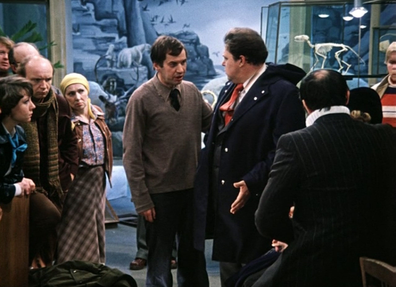 — Толик, садись учить географию!
— Толик, не огорчай маму.
— Да вы что, товарищи?
— А то врежем.
— Ну, хорошо... папы.