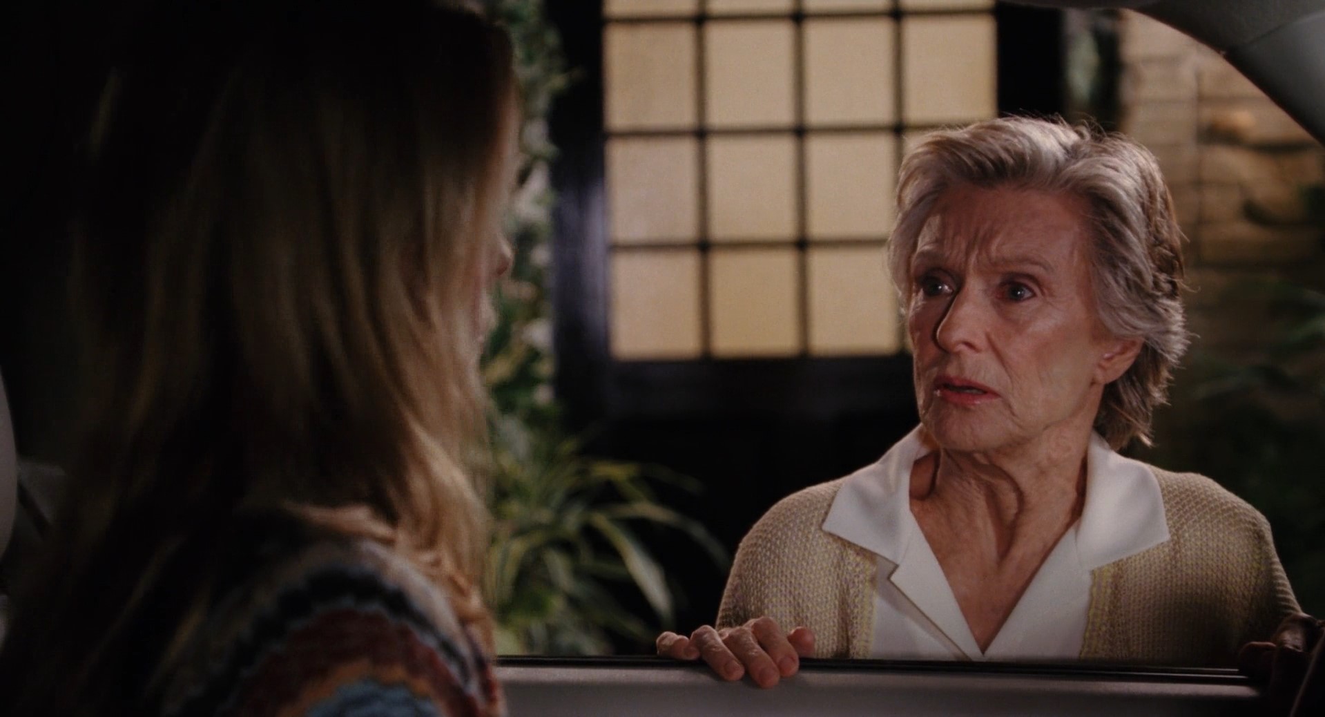 Я уже две недели как не пью! Не заметно?! Ну что ж, тогда я, и когда пьяная, веду себя нормально.