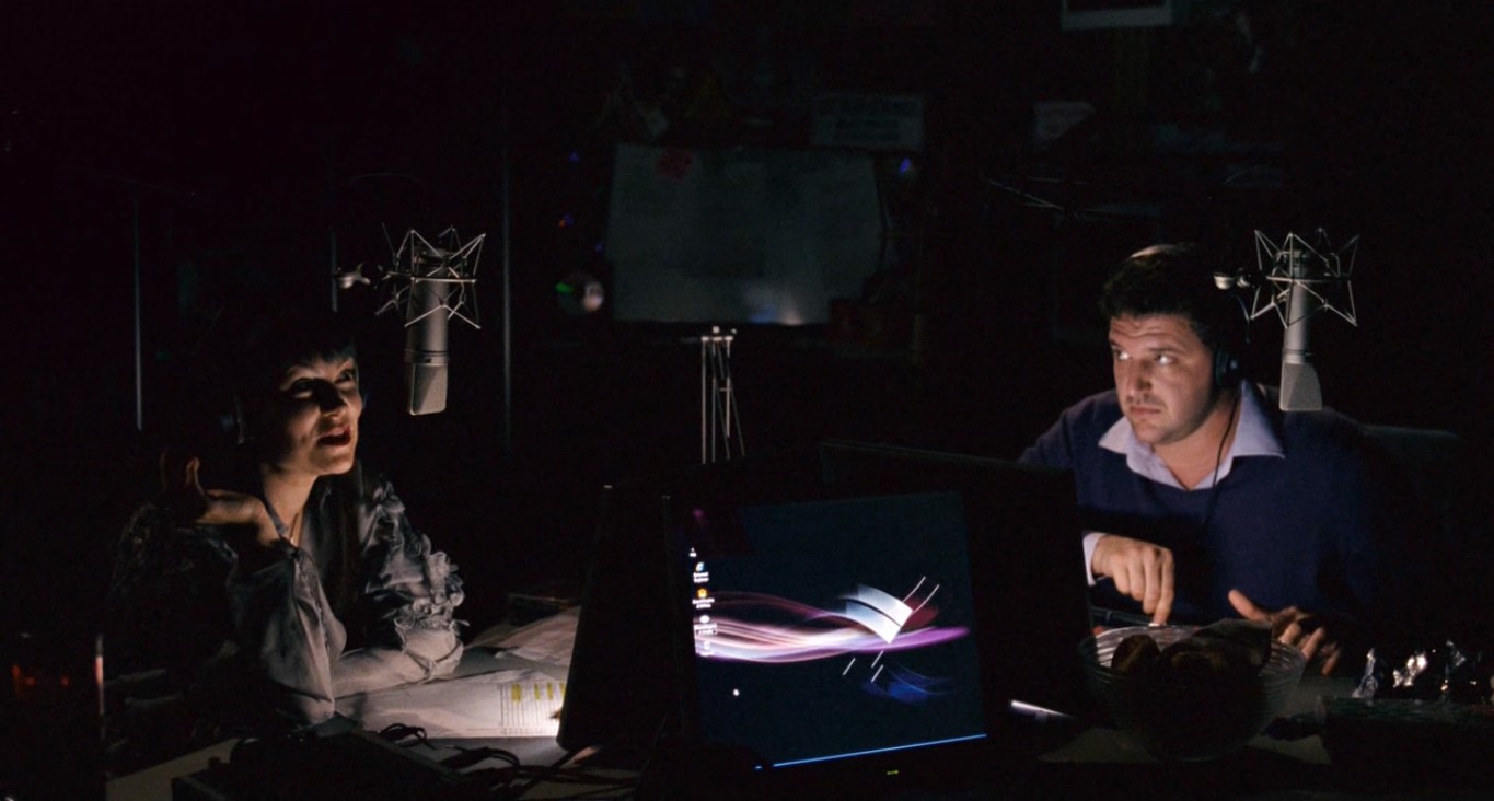 — Удивительная атмосфера у нас сейчас в студии... Да, Максим? Атмосфера какого-то необыкновенного единения...
— Угу. И за эту атмосферу соединения мы должны благодарить нашего дежурного техника Камиля.