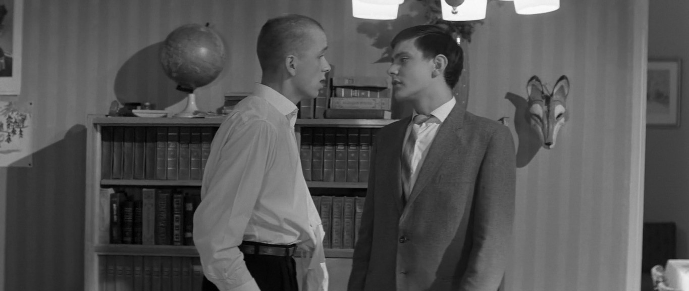 Я думал, ты мне друг, а ты мне рубашку порвал.