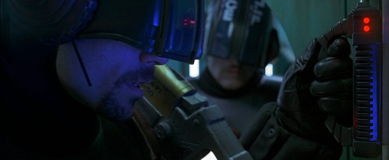 — Сэр, вы зарегистрированы как человек?
— Нет, я шашлык.
==========================================
— Сэр, вы классифицируете себя как человека?
— Что вы, я дерьмо на палочке.
==========================================
— Сэр, вы зарегистрированы как человек?
— Никак нет, я всего лишь страус Эму.