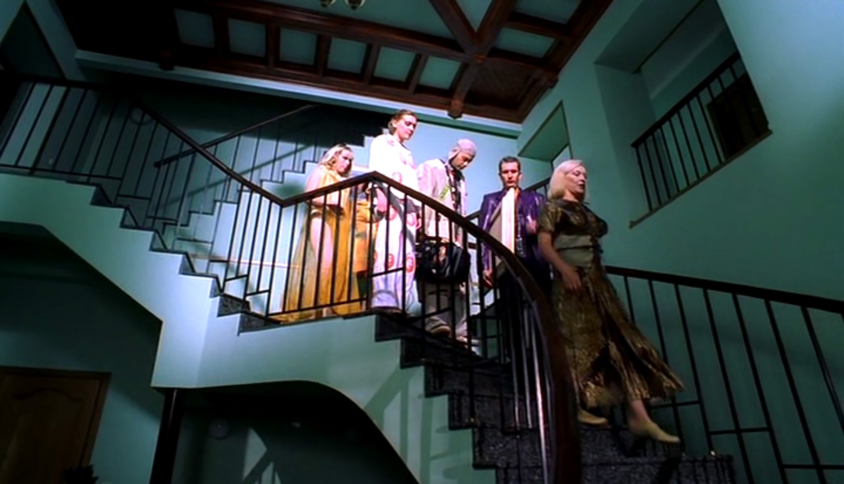 Лизавета Прокофьевна Епанчина Пойдемте, милейший, кофеём побалуемся, и вы нам про житье ваше скорбное расскажете.