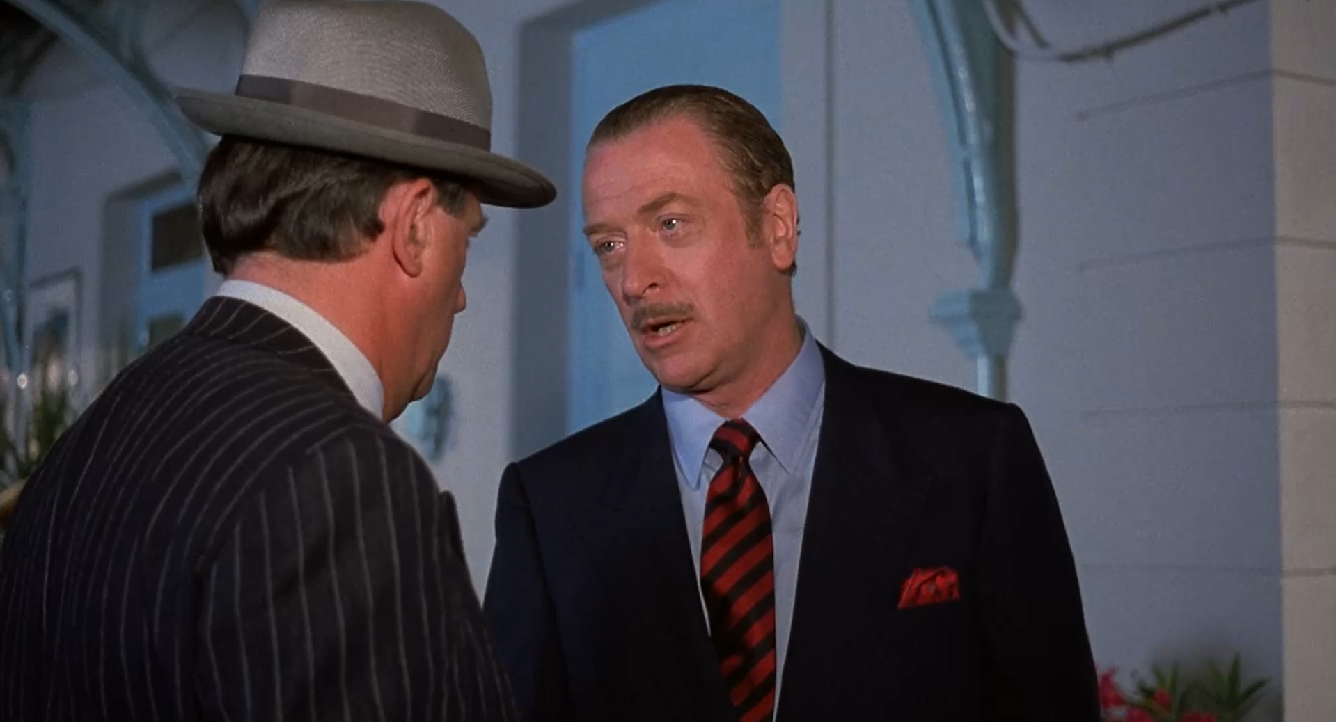 Браконьер, стреляющий кроликов, может испортить большую охоту.