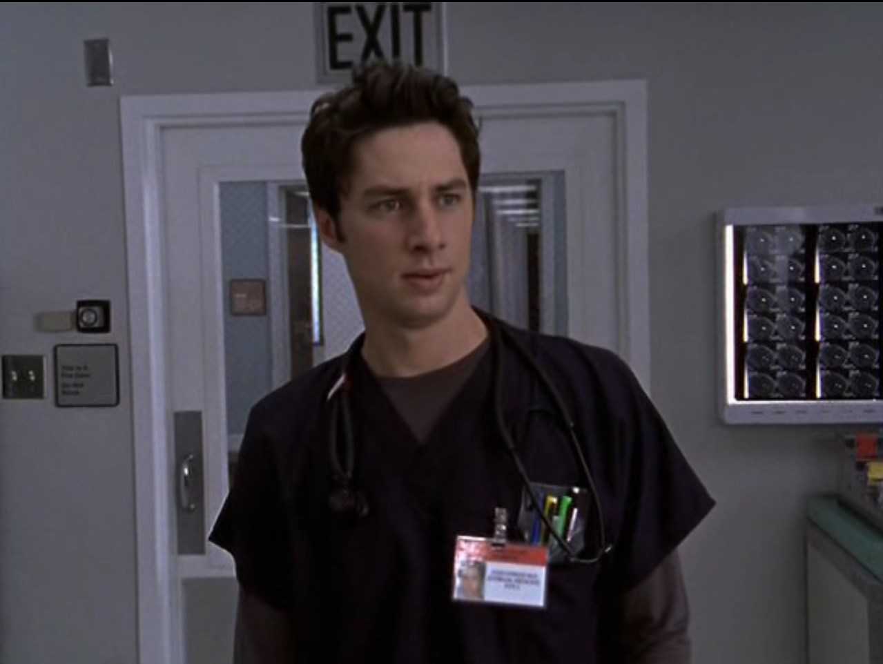 Даже странно, что я подталкиваю её к Нику, ведь сегодня утром я был готов его придушить. Правда, он такой вежливый, что наверняка стал бы мне помогать себя задушить.