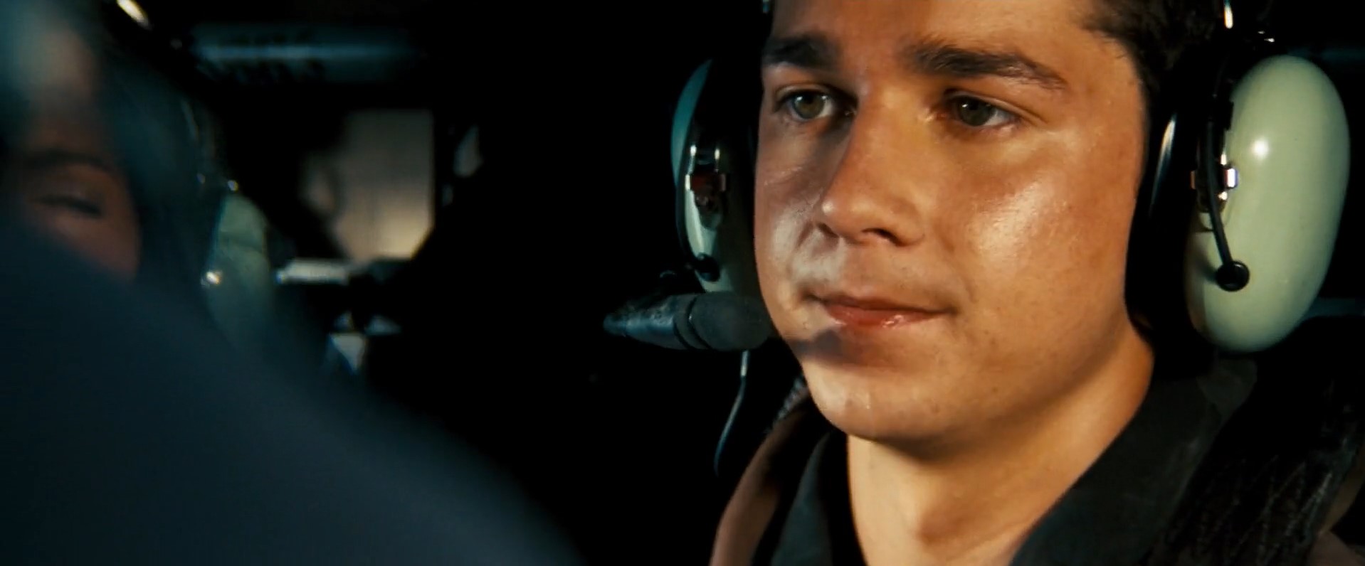 Мэгги Мэдсен Сэм Уитвики — А тебя за что взяли?
— Я купил машину, а она оказалась роботом. Кто ж знал...