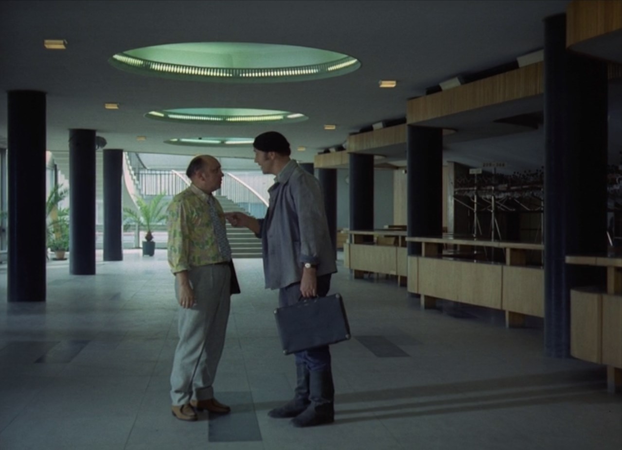 — Спички есть?
— Я не курю...
— Ну и зря, лишаешь себя удовольствия.