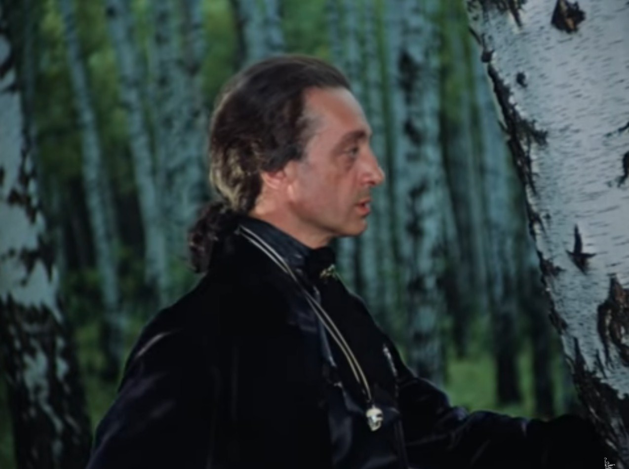 Как ужасно, что мне не страшно умирать. Наверное, потому что Калиостро уже умер, умерли его чувства и желания. Остался только разум... несчастный разум, который возомнил что он один во вселенной и ему все позволено. Разум, который подверг сомнению все законы мироздания и вознамерился утвердить свои собственные.
Он просит меня о последнем одолжении... Он рвется на свободу.