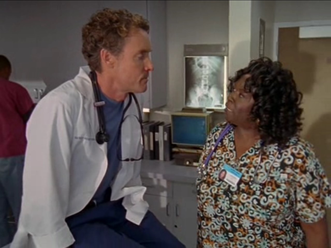 — Мой племянник, Ланс, отправился туда воевать [в Ирак], чтобы дать этим людям демократию...
— Ах вот почему мы там высадились! А я-то думал, чтобы уничтожить террористов, или из-за нефти, или ради секретного рецепта Хуссейновской мамаши, так сложно запомнить все версии...