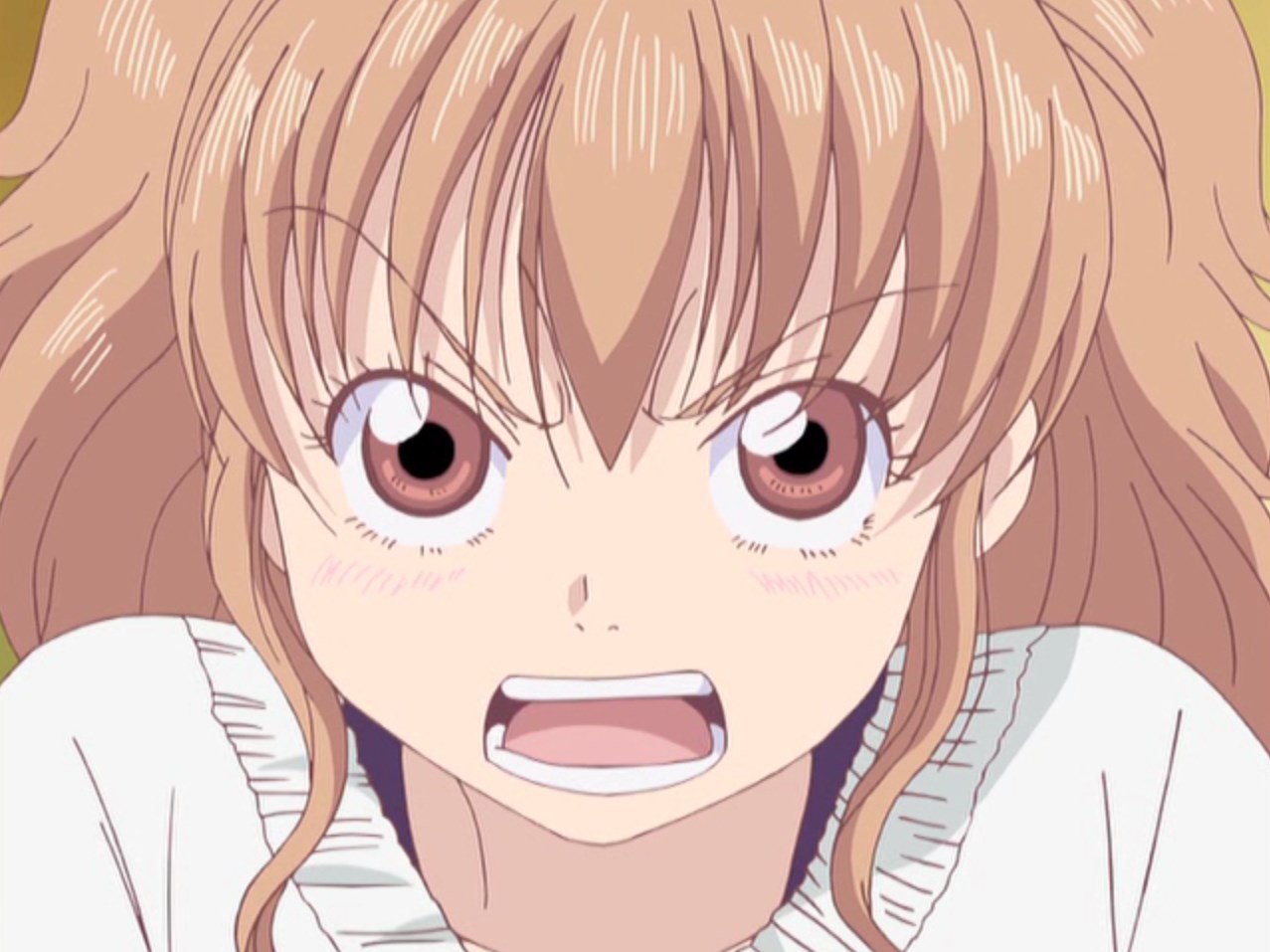 Это не грудью вперед, это жопой вперед!