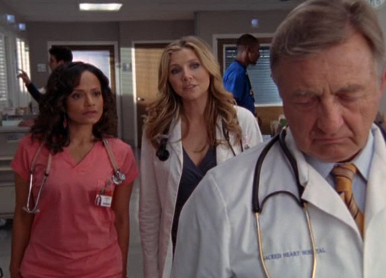 Я подумал, насколько сложное у мужчин эго. Из-за него нам постоянно нужно убеждаться в том, что мы сильные и нас боятся. Из-за него мы так боимся просить помощи и вместо этого молча надеемся, что кто-то догадается сам.