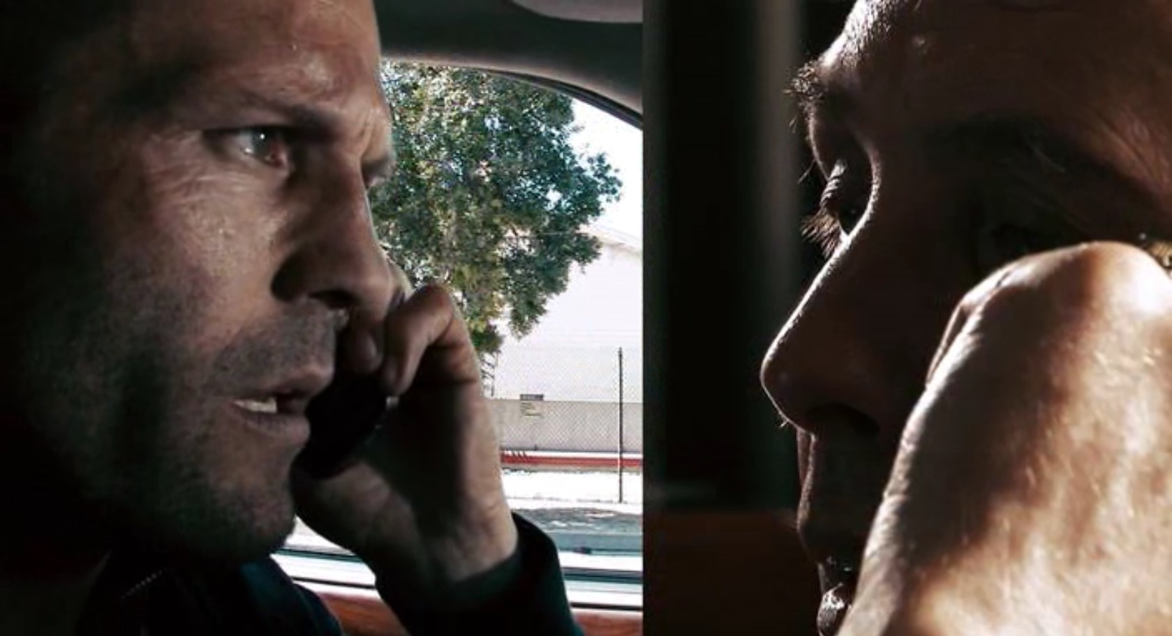 — Батарейка на поясе есть?
— Есть.
— Сколько лампочек горит?
— Одна.
— Блин! Это, конечно, лучше, чем ни одной...