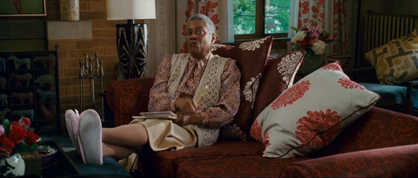 — Дети не уважают отца, который палец об палец не ударил. В мое время женщины дома сидели, а мужчины работали.
— В ваше время мужчины пирамиды строили!