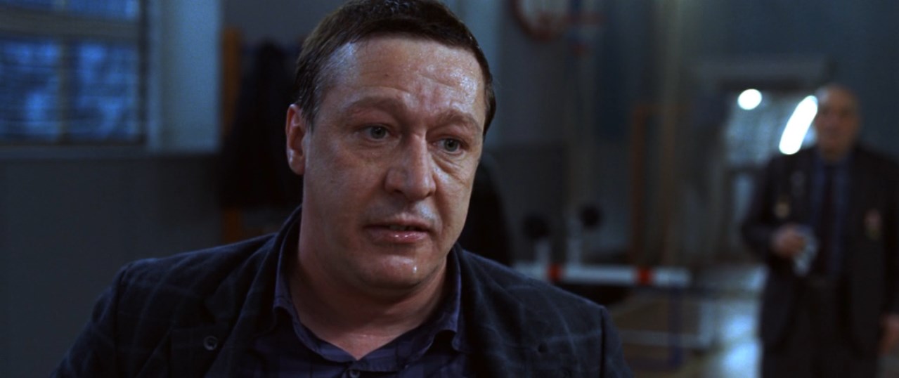 Вы ж посинели все уже как удавленники от вашей ржачки. Вам хочется смеяться. Вам смешно. Вы смеётесь везде, всегда, надо всем. Вы ещё в зал не вошли, а уже хари свои ржать приготовили. Вам смешно абсолютно всё: жизнь, смерть, цунами, землетрясение. А вы ржёте. Полстраны замёрзло, ха-ха-ха, милиционер-убийца – ха-ха-ха, пять миллионов детей без призора – ха-ха-ха. А почему смеётесь, почему вот это ха-ха-ха? А потому что когда серьёзно – вам страшно!