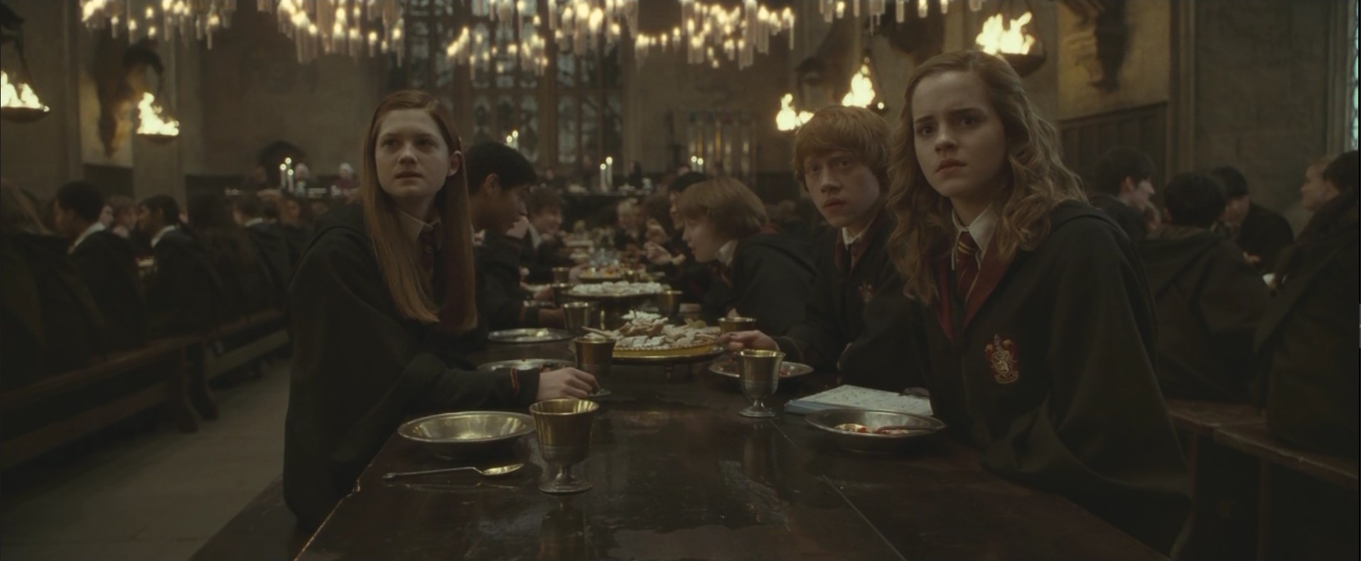 — Почему он всегда в крови?
— Не знаю. Но на этот раз кровь его.