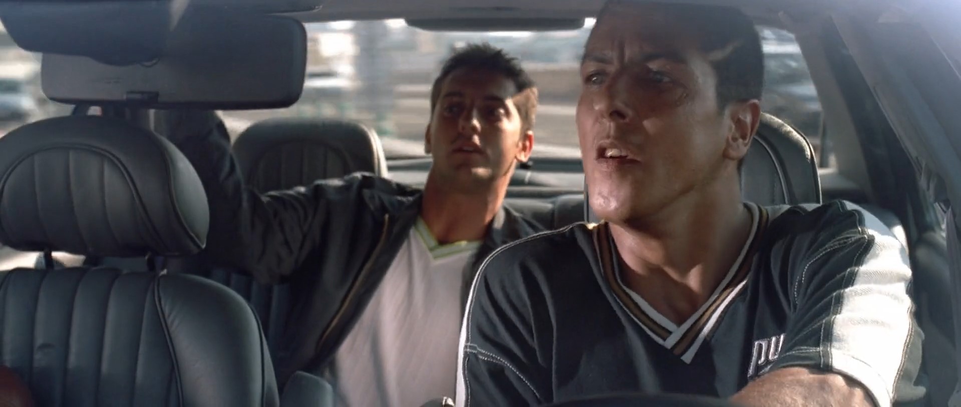 — Здесь нельзя больше пятидесяти.
— Вы говорите об этих знаках? А я думал, что это для скейтбордов.