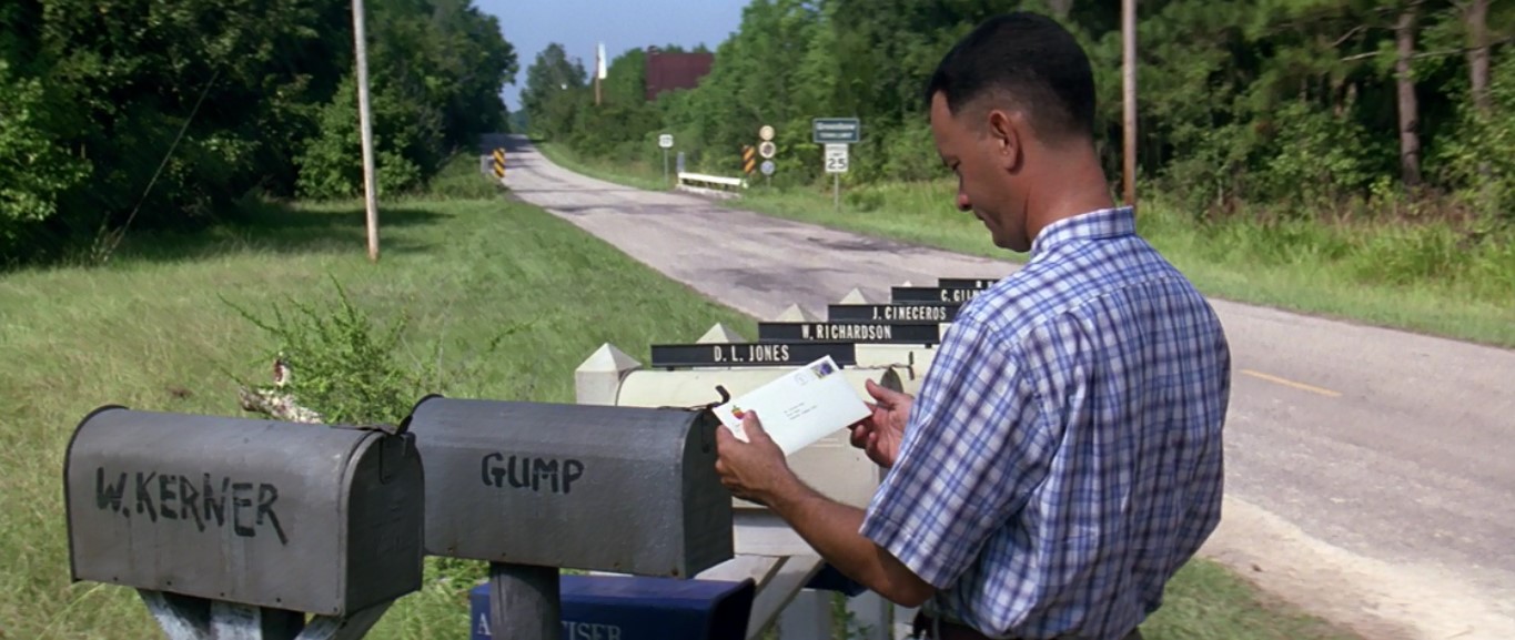 Возвращаться к креветкам и работать на лейтенанта Дэна я не стал. Хотя он с умом распорядился моей долей в «Bubba Gump» — вложил их в акции фирмы... что-то связанное с фруктами. А потом позвонил сообщить, что денег у нас теперь выше крыши и я ответил: «Отлично! Одной проблемой меньше».