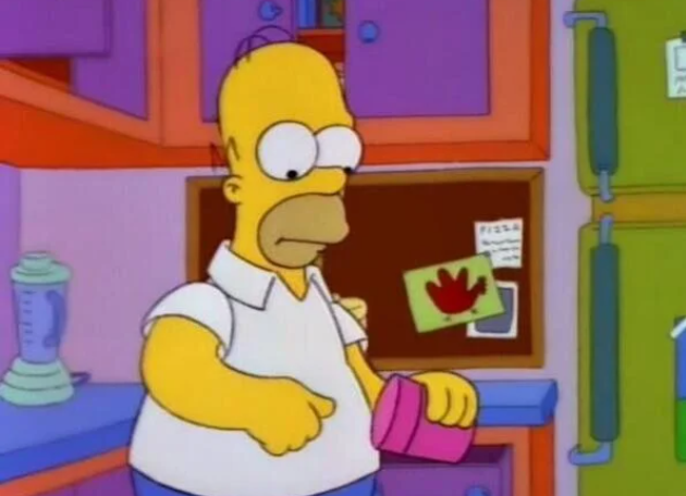 — Мардж, где эта штука? Металлическая. С помощью которой... подцепляешь... пищу.
— Ты говоришь о ложке?
— Да-да-да, именно!