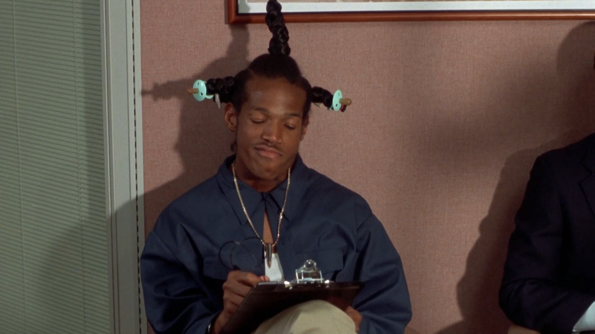 — Какую зарплату хотите получать?
— Три миллиона долларов. Наличными.