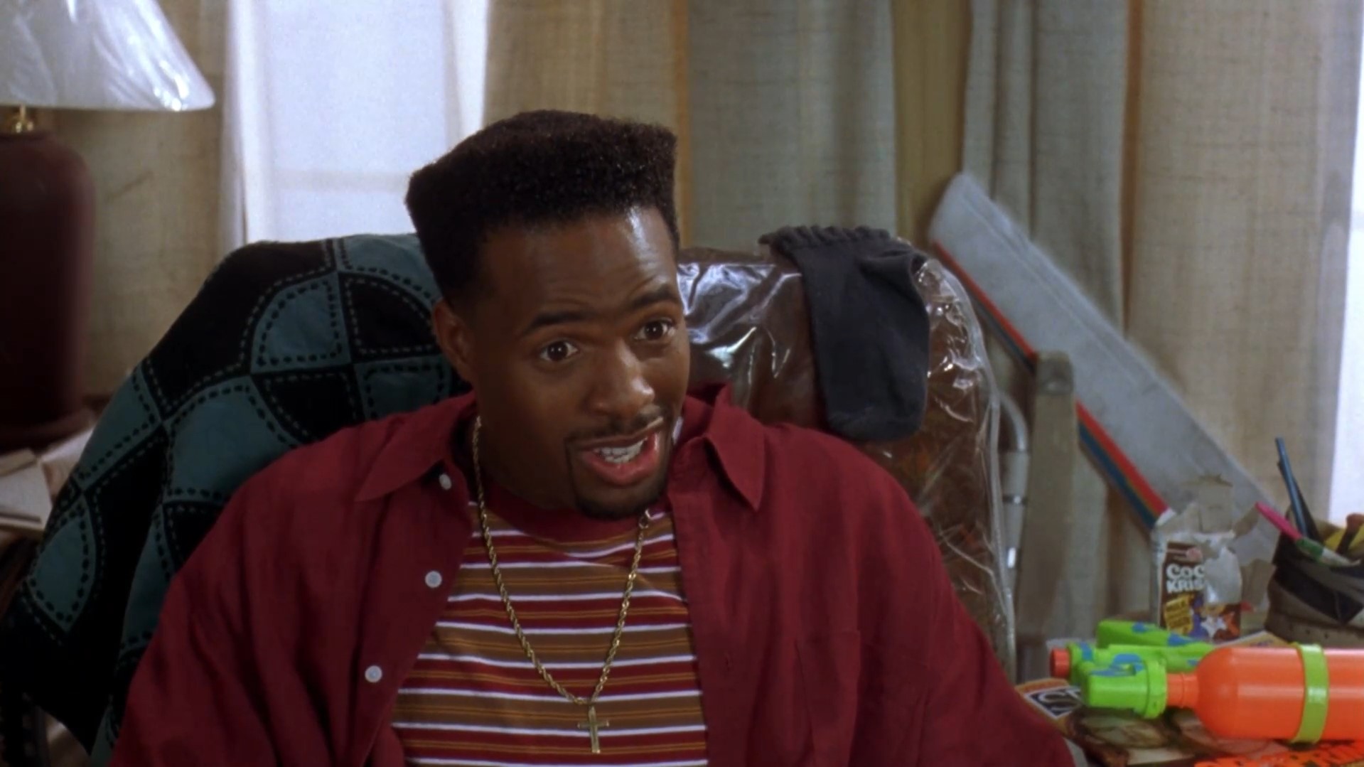 — А ещё ты будешь убирать мою комнату.
— Убирать комнату?!
— Ну да! Ты посмотри, здесь разве что только насрать осталось.