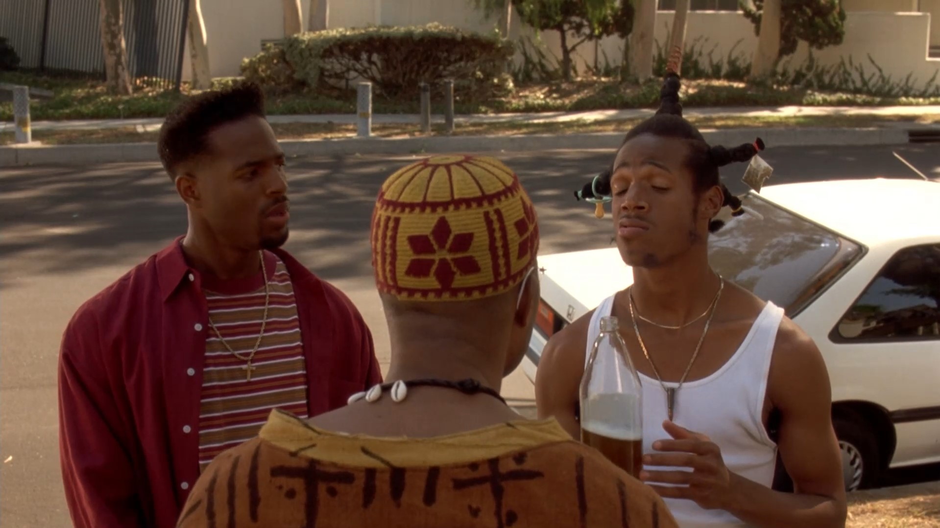 Ты должен перестать говорить «ниггер». Слово «ниггер» придумали белые, чтобы убить самосознание чёрной расы. Да, слушай, напомни мне потом забрать бельё из прачечной у этого косоглазого желторылого ублюдка.