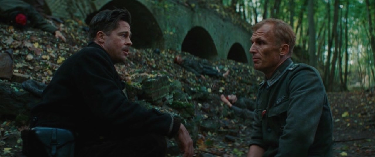 — Я слышал про Жида-медведя.
— Что ты слышал?
— Он бьет наших солдат палкой.
— Он вышибает им мозги бейсбольной битой.