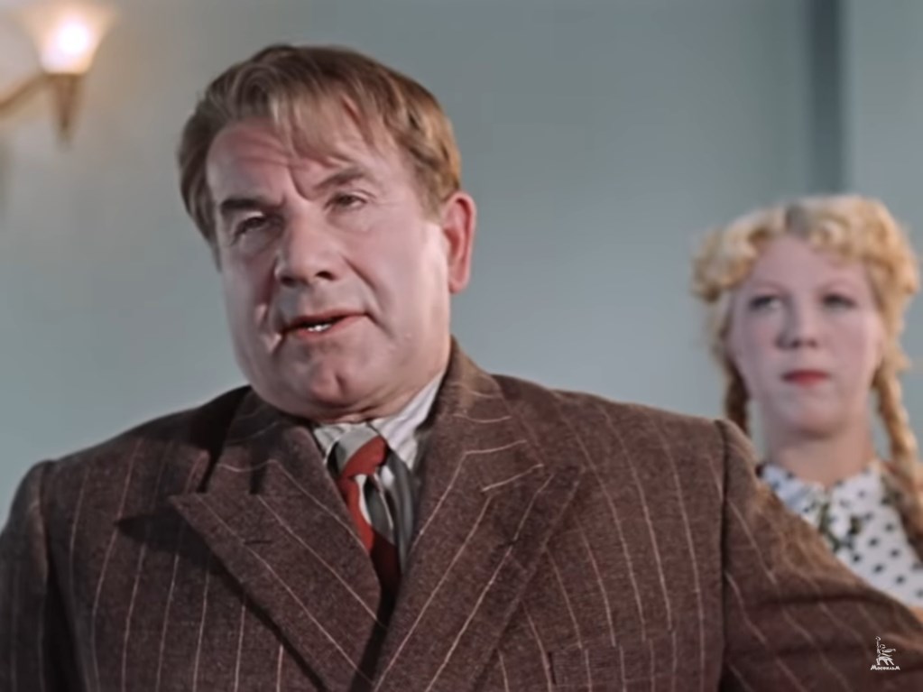 Мы должны воспитывать нашего зрителя. Его голыми ногами не воспитаешь. Короче, дело ясное — костюмы надо заменить, ноги изолировать.