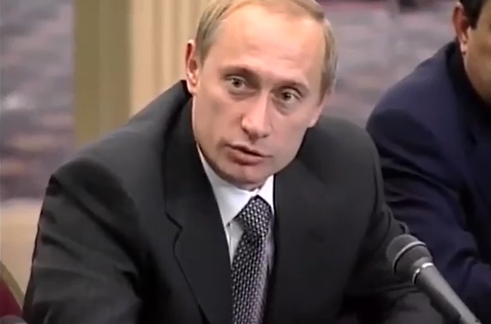 Мы будем преследовать террористов везде. В аэропорту — в аэропорту. Значит, вы уж меня извините, в туалете поймаем, мы и в сортире их замочим, в конце концов. Всё, вопрос закрыт окончательно.