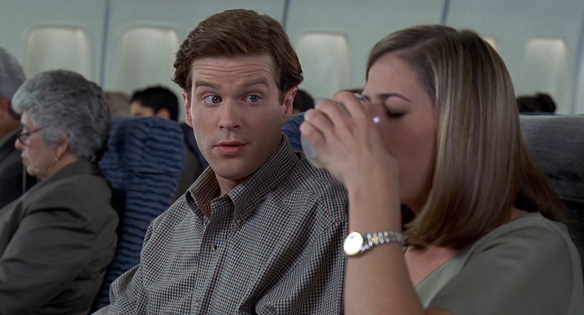 — Я люблю тебя...
— Спасибо.
— Это не тот ответ, которого я ждал.
— Большое спасибо?