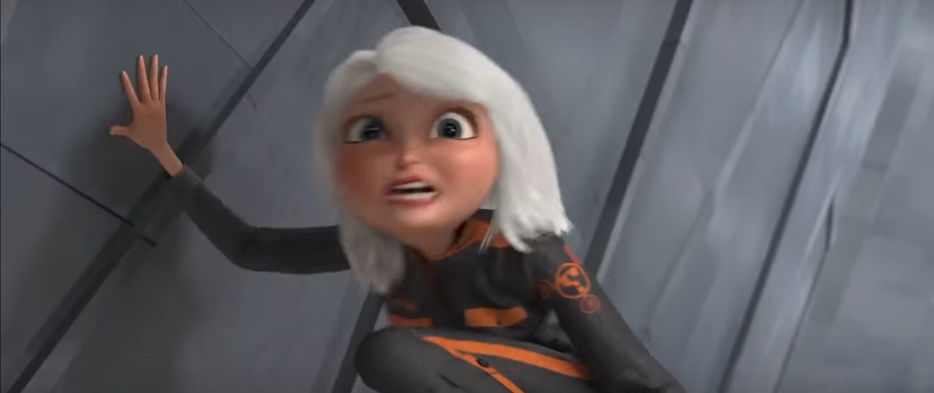 В каждой комнате есть дверь, и здесь должна быть... Где дверь?