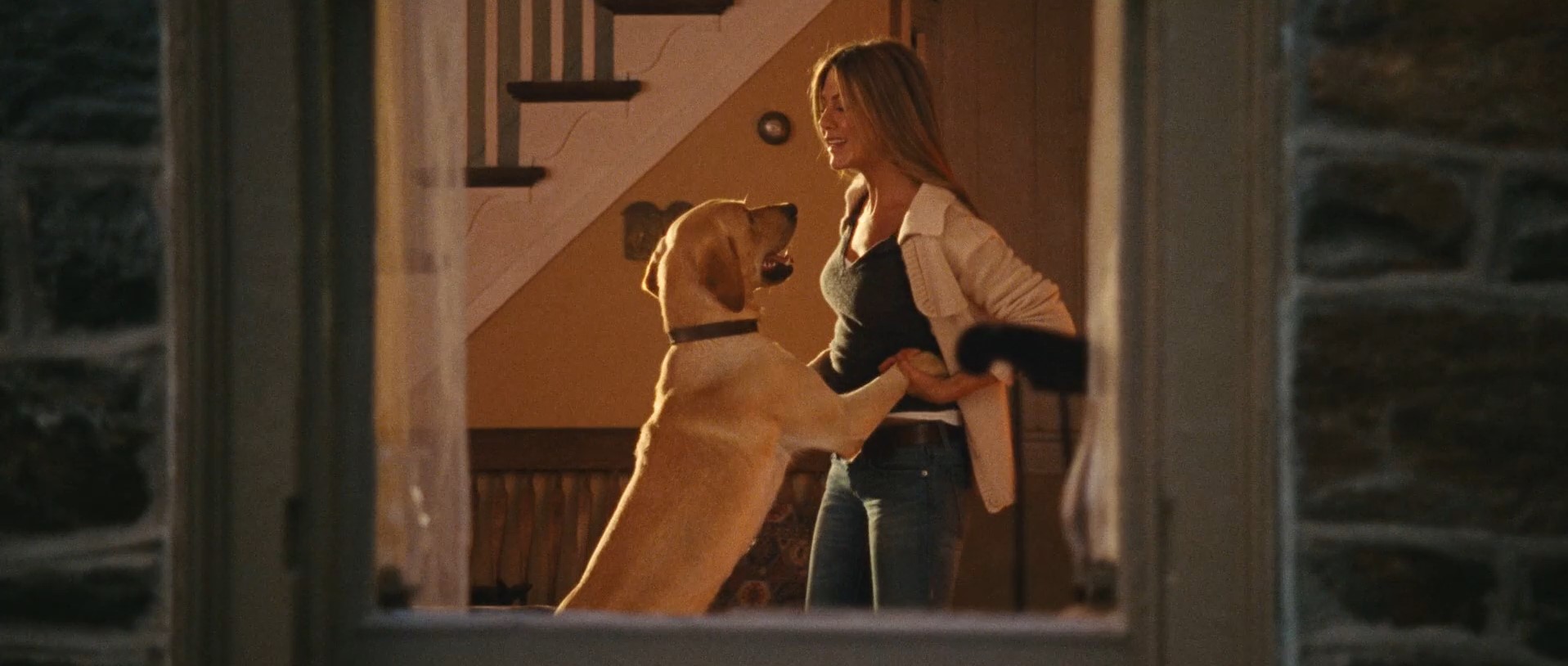 Собаке ни к чему дорогие машины, большие дома или дизайнерская одежда. Брошенной в воду палки будет достаточно. Собаке всё равно, беден ты или богат, умный или глупый, остроумный или скучный. Отдай ему своё сердце, и он отдаст своё. О многих людях можно сказать тоже? Многие могут заставить тебя чувствовать себя особенным и чистым? Многие люди могут заставить чувствовать себя незаурядным?