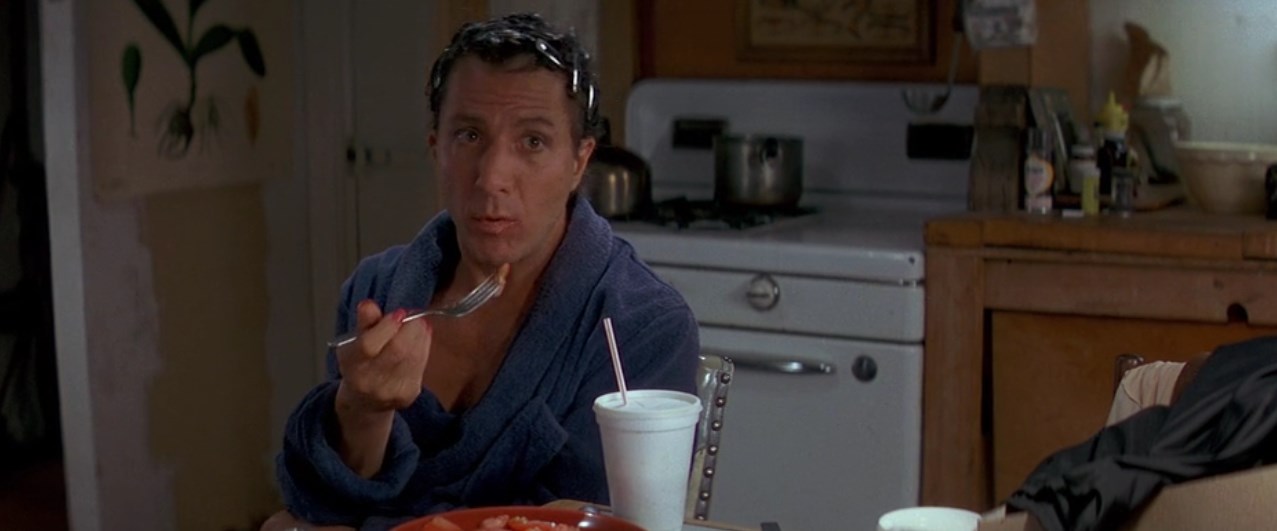 Женщины ведут себя как звери! Сегодня на распродаже видел потрясающую сумочку, но просто побоялся за неё бороться! Клянусь, они сумасшедшие! Готовы убить друг друга из-за побрякушек! Уверен, женщина, которая в конце концов купила ту сумочку, она точно сидела в тюрьме!