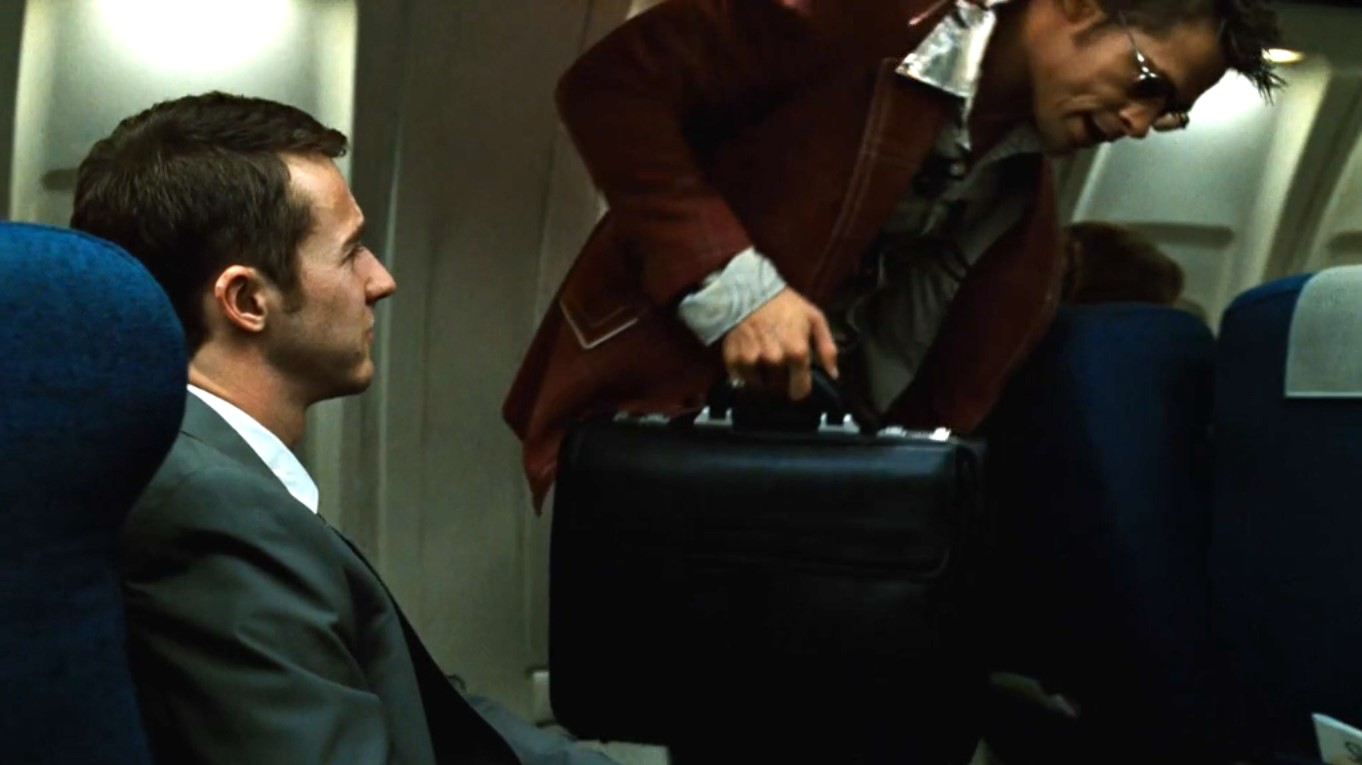 Вопрос этикета: как повернуться, проходя мимо вас? Задницей или мошонкой?