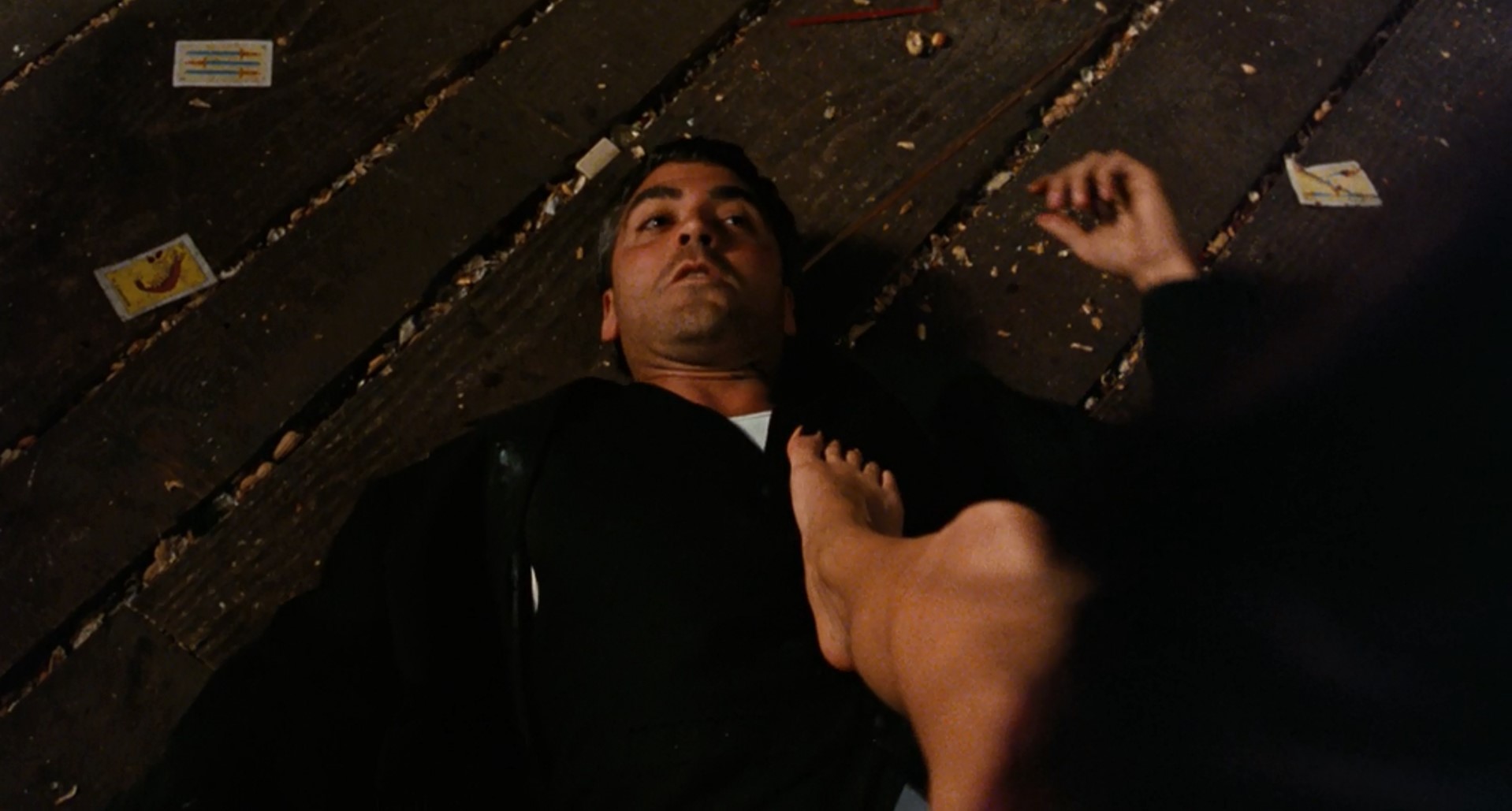 Сет Гекко Сантанико Пандемониум — Я не буду высасывать из тебя всю кровь, ты будешь моим рабом. Поскольку ты недостоин пить человеческую кровь, ты будешь питаться кровью бродячих псов. Ты будешь моей подставкой для ног и по моей команде будешь слизывать собачье говно с моих каблуков. А поскольку ты будешь моим псом, твоя новая кличка будет — Бобик. Добро пожаловать в рабство!
— Нет, спасибо, я уже был женат!