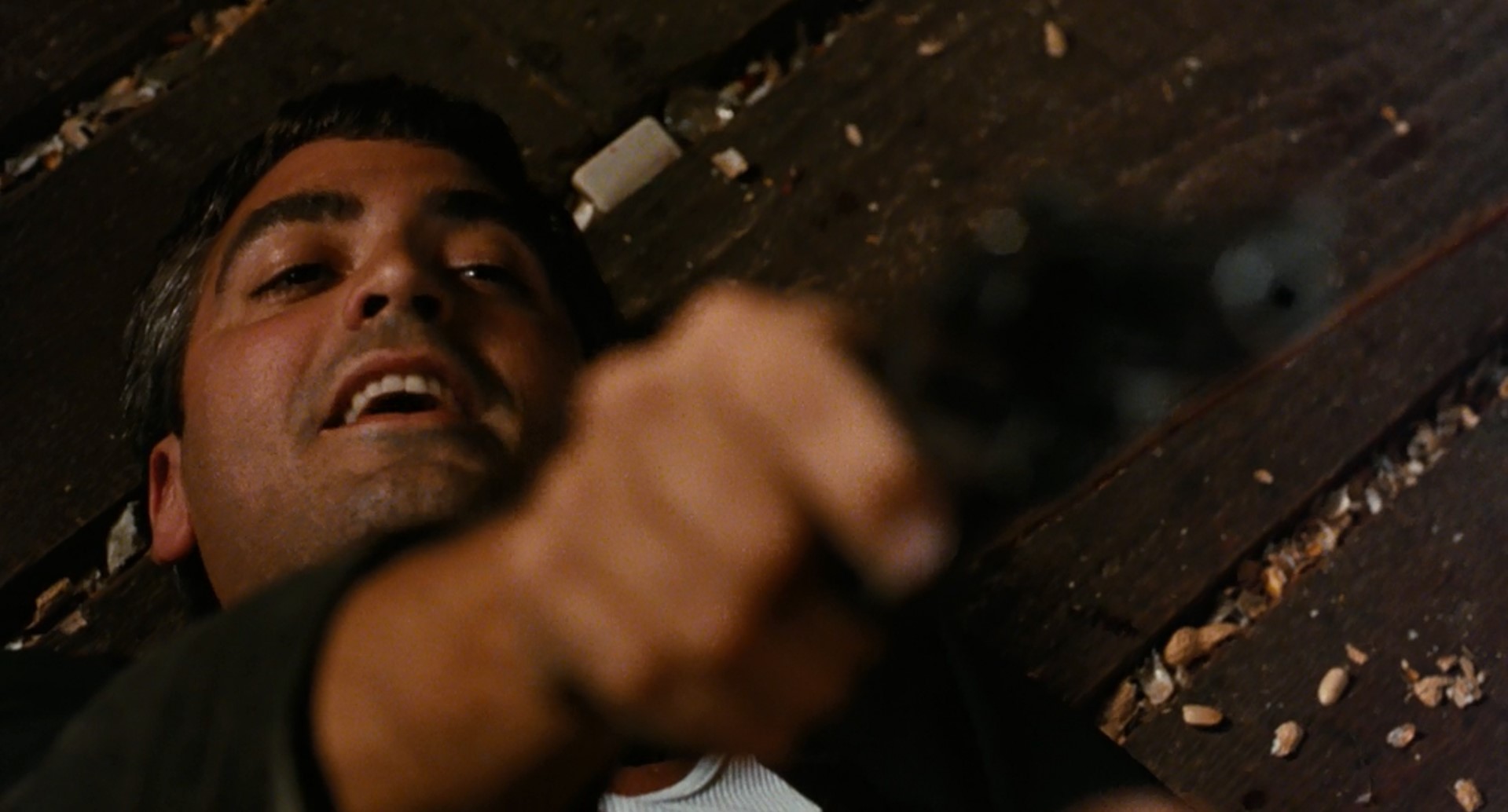 Сет Гекко Сантанико Пандемониум — Я не буду высасывать из тебя всю кровь, ты будешь моим рабом. Поскольку ты недостоин пить человеческую кровь, ты будешь питаться кровью бродячих псов. Ты будешь моей подставкой для ног и по моей команде будешь слизывать собачье говно с моих каблуков. А поскольку ты будешь моим псом, твоя новая кличка будет — Бобик. Добро пожаловать в рабство!
— Нет, спасибо, я уже был женат!