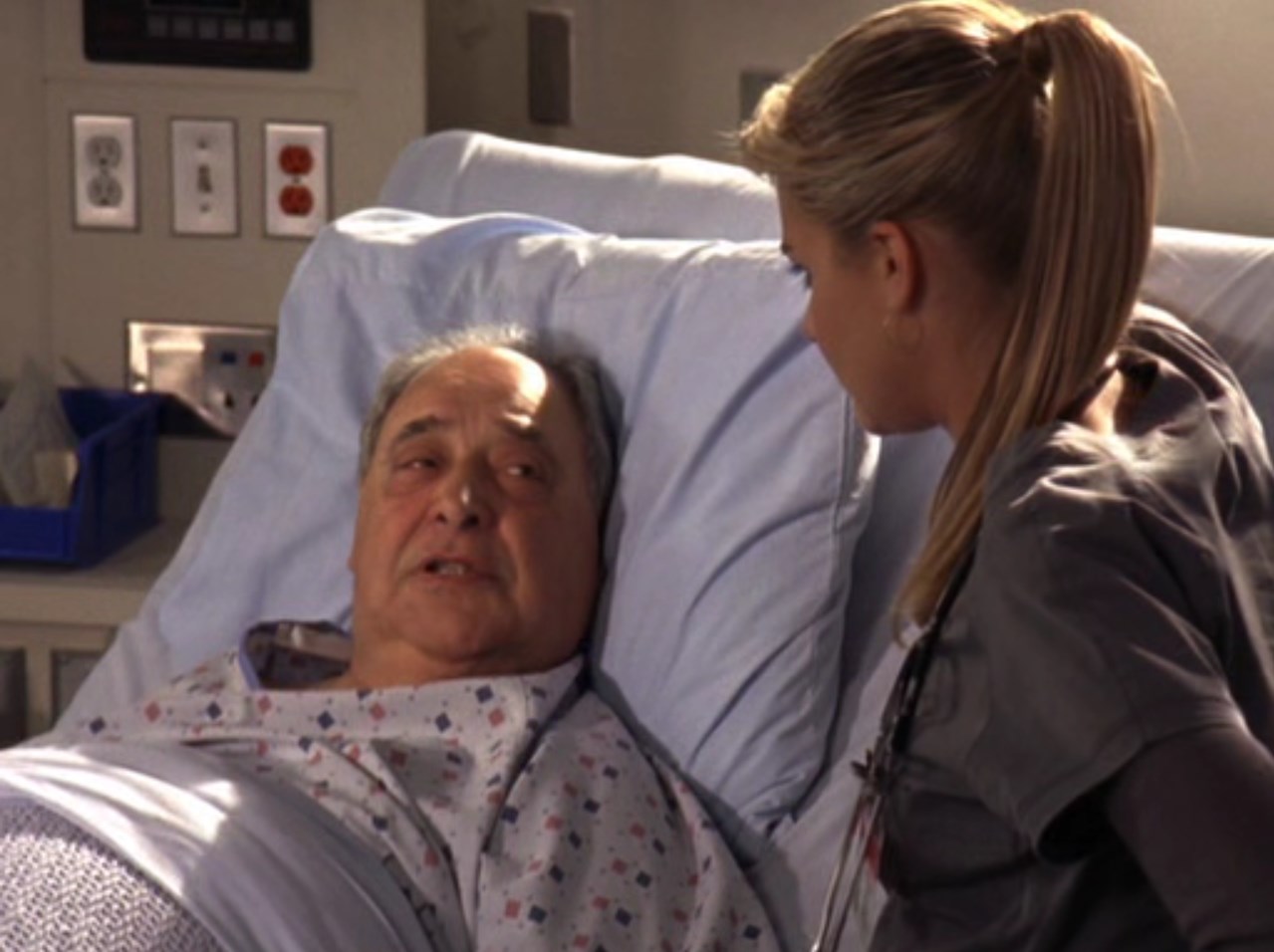 — Не знаю, каково это — болеть раком, но уверена, что это — отстой.
— Отстой полный!