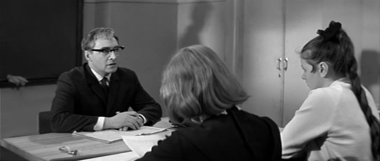 — В учебнике о нём всего пятнадцать строчек…

— Пятнадцать строчек… От большинства людей остается только тире между двумя датами.