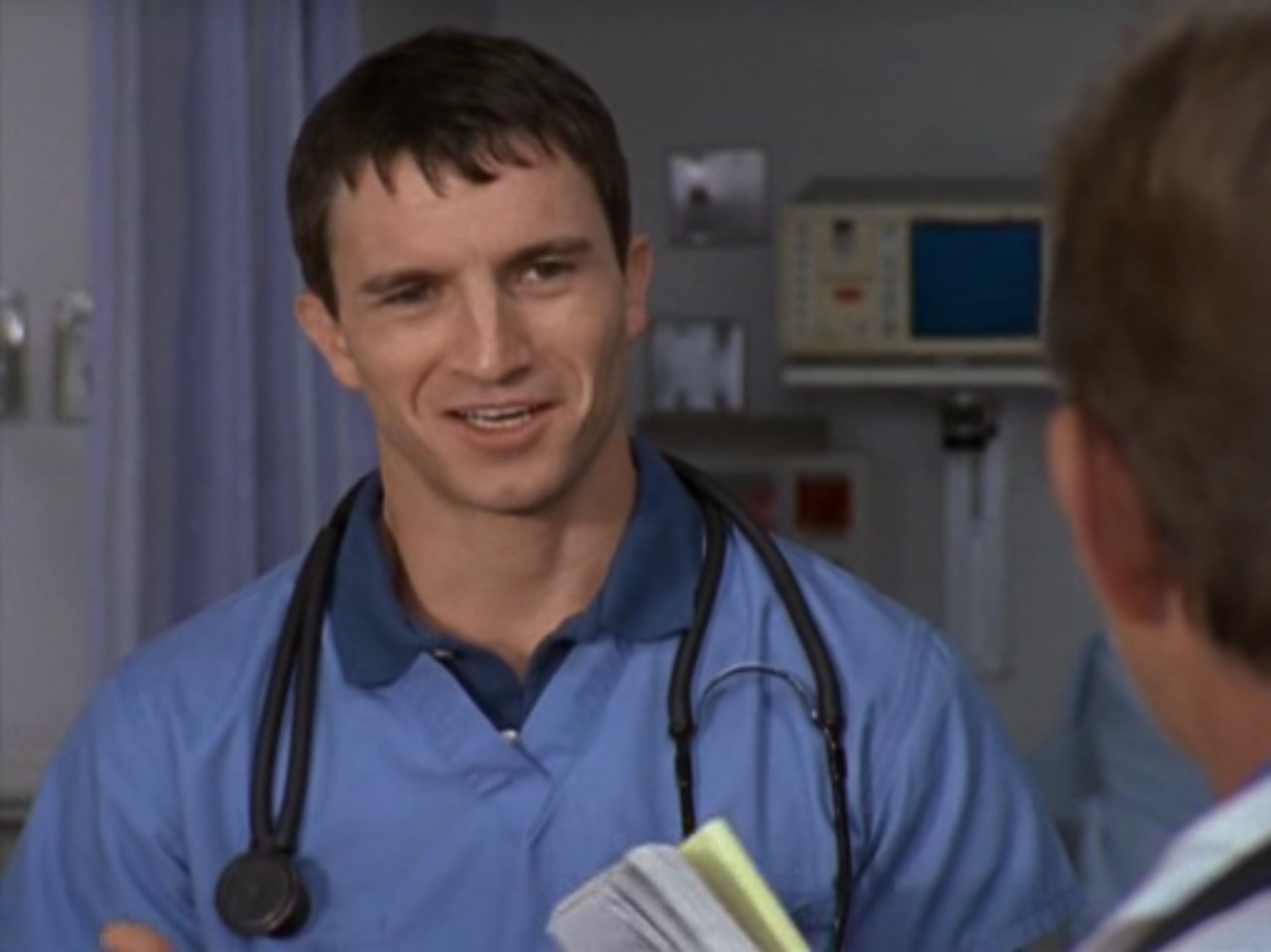 Более половины судебных исков к клинике поступает после общения врача и пациента. Так что, если кто-нибудь из вас горит желанием открыть свою варежку, добро пожаловать на мой новый ежегодный семинар по общению с пациентами. Первым на семинар отправляется доктор Мерфи, которого я недавно застал, приговаривающим: «Перестаньте, перестаньте, ради Бога, перестаньте истекать кровью».