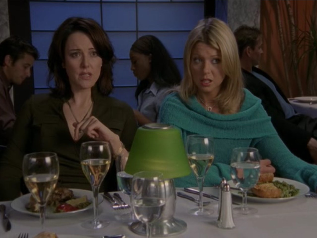 Перри: — После того, как я сорвался и проболтался, меня обуревает такое чувство… ну…
Джордан: — Вины.
Перри: — Нет, другое.
Джей Ди: — Вины?
Перри: — Да, точно. Я просто не люблю, когда она права.