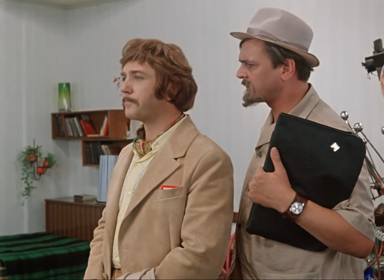 — Вы игнорировали мой вопрос относительно магнитофона!
— Тьфу на вас!