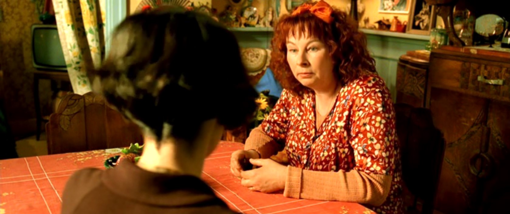 Эта девка хоть и была готова лечь с каждым, но только на шелковых простынях...