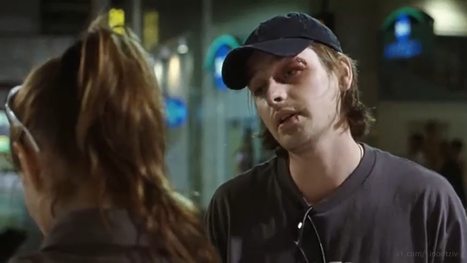 — Бегаешь только по Москве как наскипидаренный.
— Лучше бегать наскипидаренным, чем лежать наформалиненным.