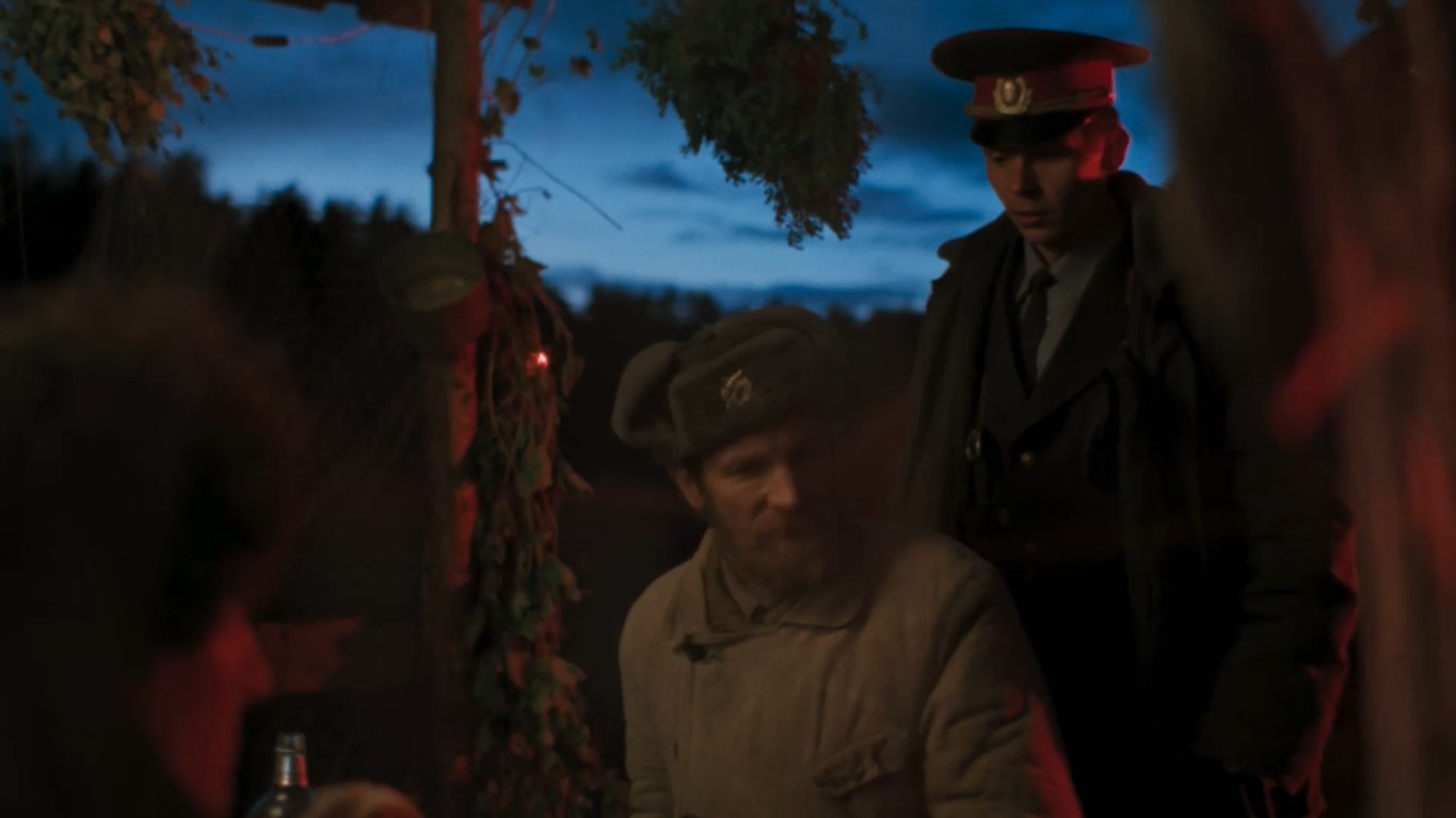 егерь Кузьмич Сергей Семёнов — Семёнов, водку пить будешь?
— Водку?... Водку буду.