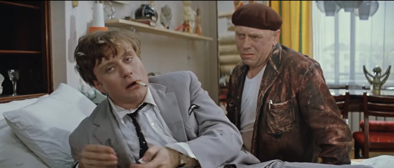 — Поехали к шефу!
— В таком виде я не могу. Я должен сначала принять ванну, выпить чашечку кофе.
— Будет тебе там и ванна, будет и кофа, будет и какава с чаем... Поехали!